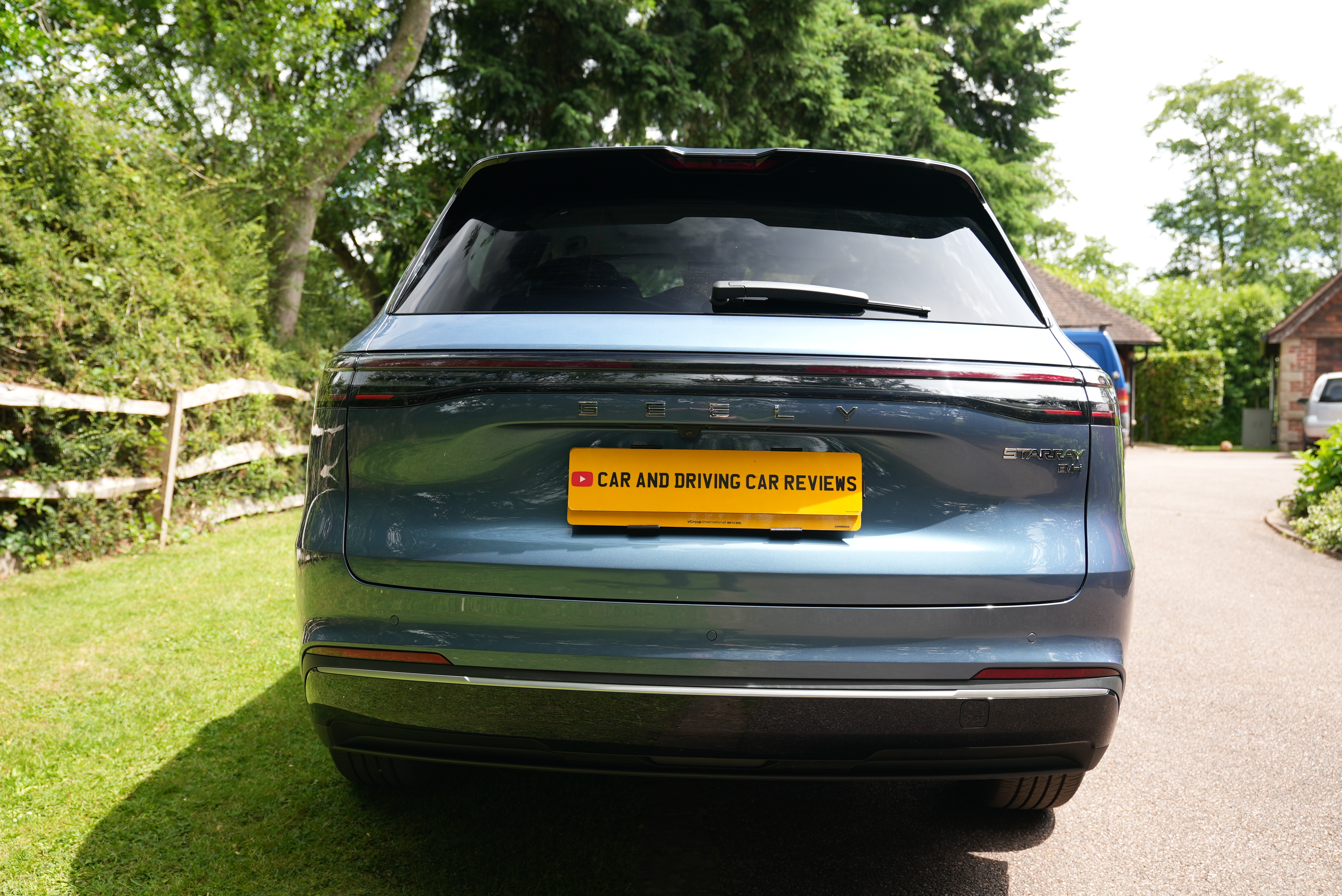 GEELY STARRAY ESTATE 1.5 EM-i Pro 5dr Auto